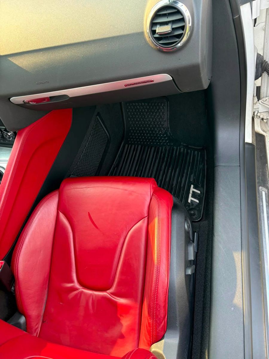 Audi TT footwell and floor mat mid-detail